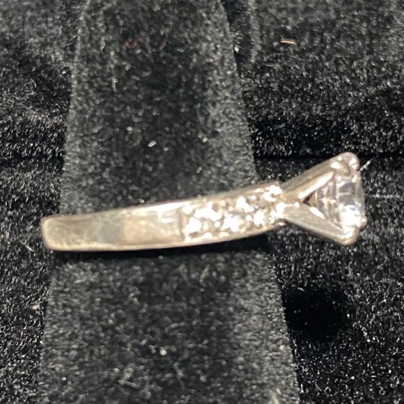 Sterling Silver Cubic Zirconia Engagement Ring With 7 Faceted Stones Stamped 925 - Picture 9 of 16